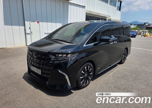 Toyota Alphard — фото 1