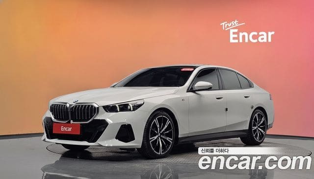 BMW 5 Series — фото 1