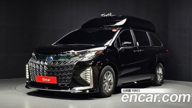 Toyota Sienna — фото 1