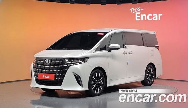 Toyota Alphard — фото 1