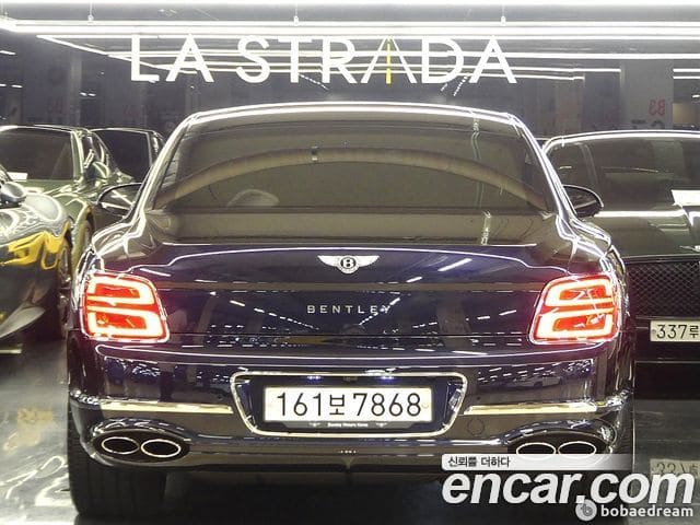 Bentley Flying Spur — фото 1