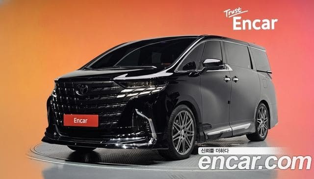 Toyota Alphard — фото 1