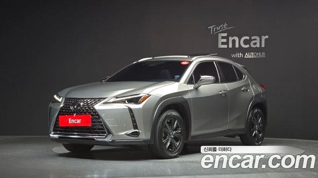 Lexus UX250h — фото 1