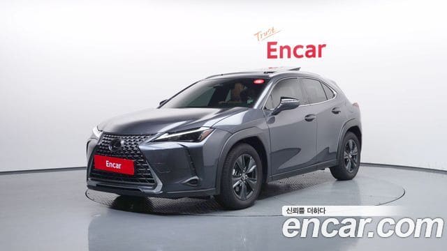 Lexus UX300h — фото 1