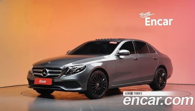Mercedes-Benz E-Class — фото 1
