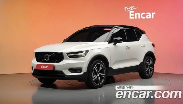Volvo XC40 — фото 1