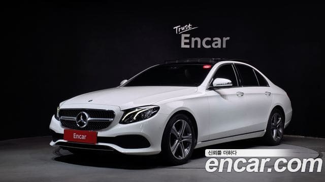 Mercedes-Benz E-Class — фото 1
