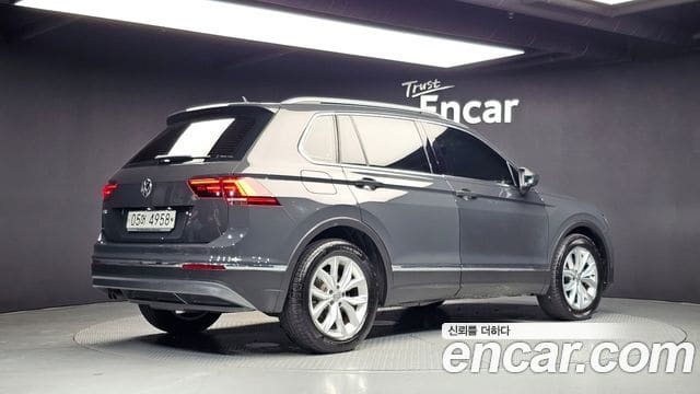 Volkswagen Tiguan — фото 1