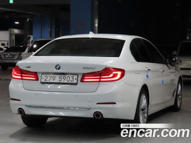 BMW 5 Series — фото 1