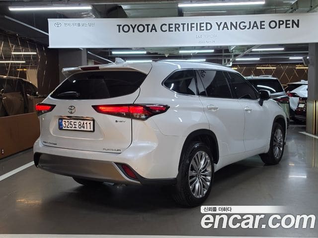 Toyota Highlander — фото 1