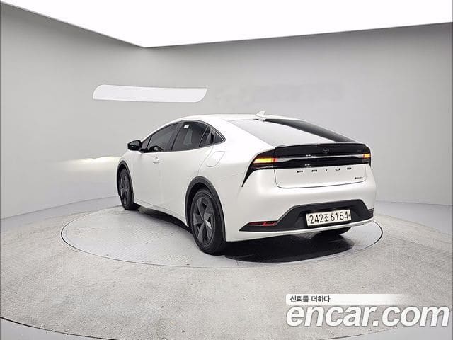 Toyota Prius — фото 1