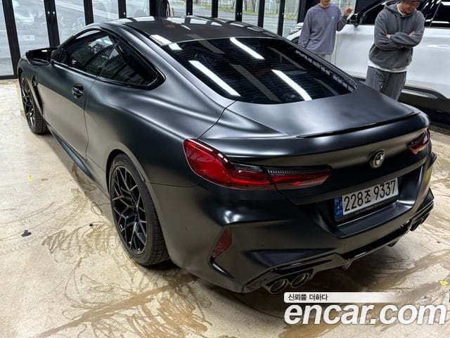 BMW 8 Series — фото 1