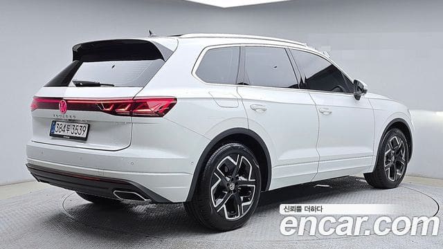 Volkswagen Touareg — фото 1