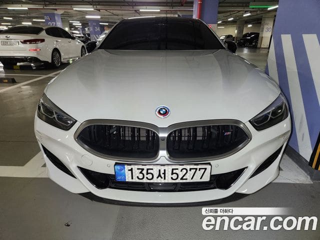 BMW 8 Series — фото 1