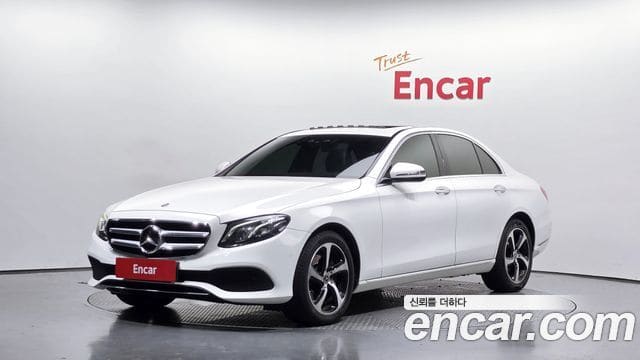 Mercedes-Benz E-Class — фото 1