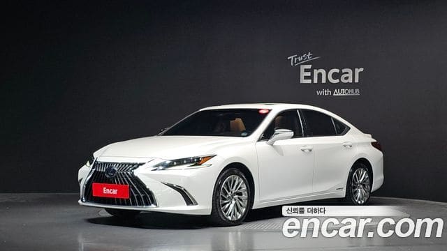Lexus ES300h — фото 1