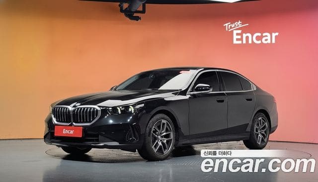 BMW 5 Series — фото 1
