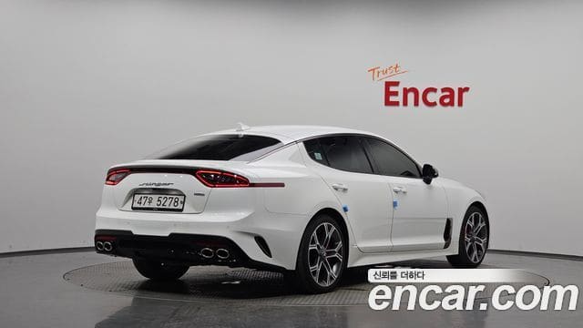 Kia Stinger — фото 1