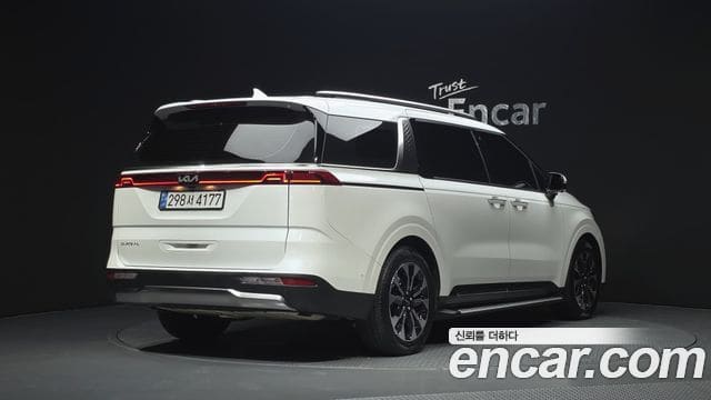 Kia Carnival — фото 1