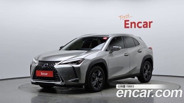 Lexus UX250h — фото 1