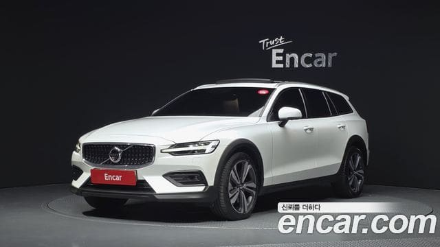 Volvo V60 Cross Country — фото 1