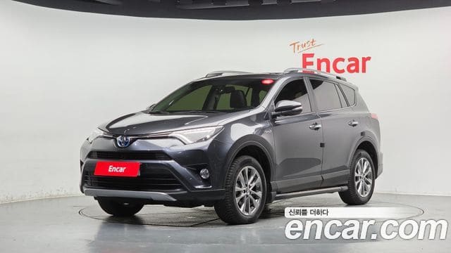 Toyota RAV4 — фото 1