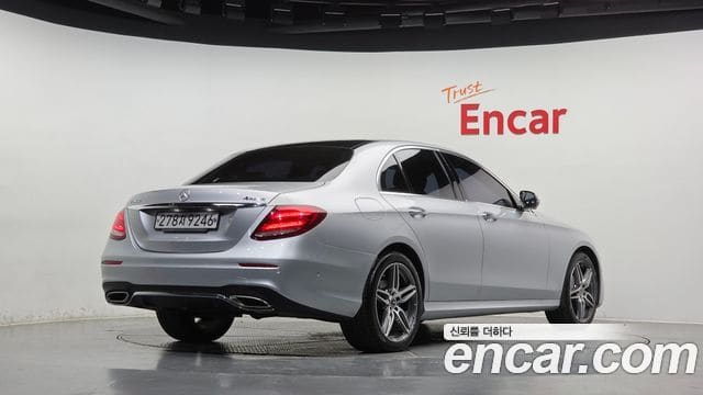 Mercedes-Benz E-Class — фото 1