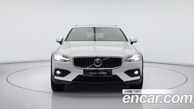 Volvo V60 Cross Country — фото 1