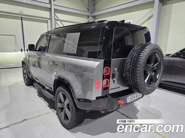 Land Rover Defender — фото 1