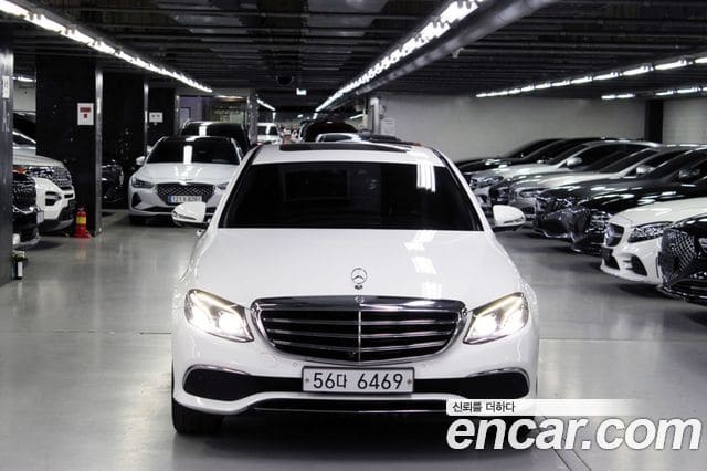 Mercedes-Benz E-Class — фото 1