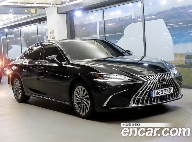 Lexus ES300h — фото 1