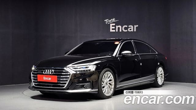 Audi A8 — фото 1
