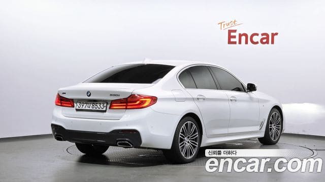 BMW 5 Series — фото 1