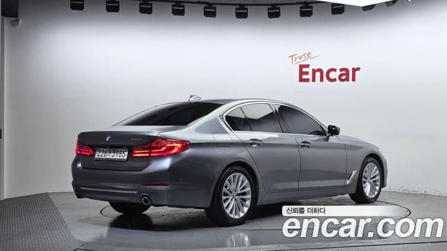 BMW 5 Series — фото 1