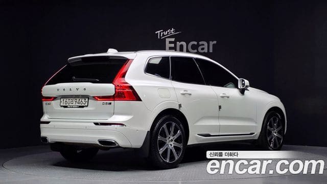 Volvo XC60 — фото 1