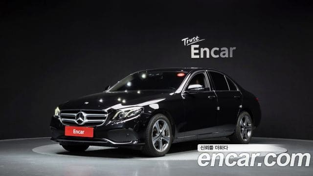 Mercedes-Benz E-Class — фото 1