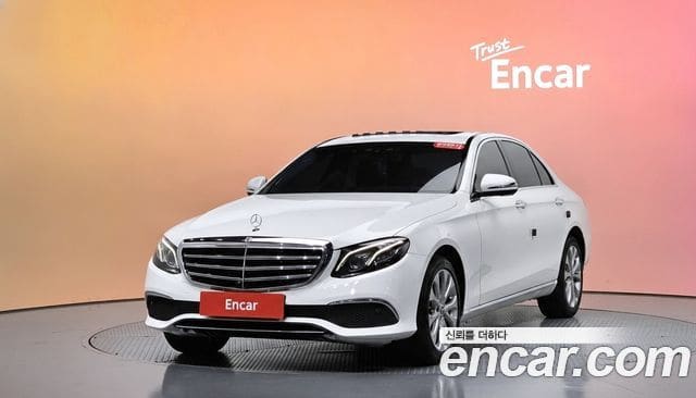 Mercedes-Benz E-Class — фото 1