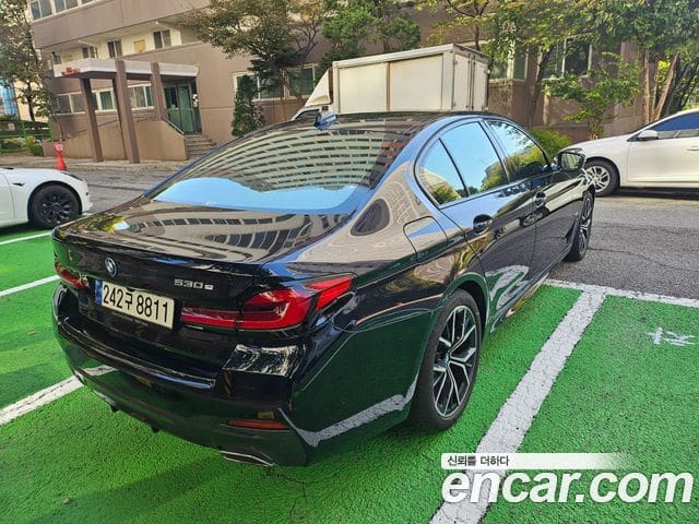 BMW 5 Series — фото 1