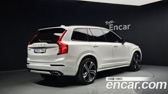 Volvo XC90 — фото 1