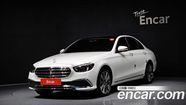 Mercedes-Benz E-Class — фото 1