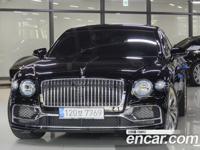 Bentley Flying Spur — фото 1