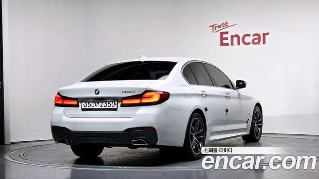 BMW 5 Series — фото 1