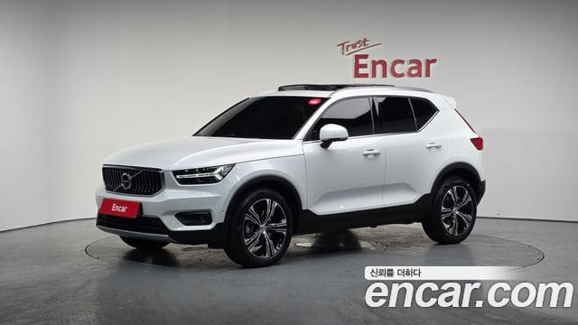 Volvo XC40 — фото 1