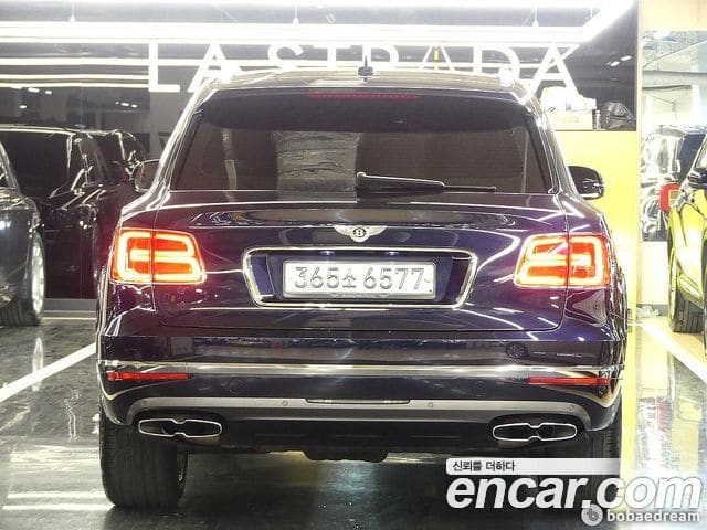 Bentley Bentayga — фото 1