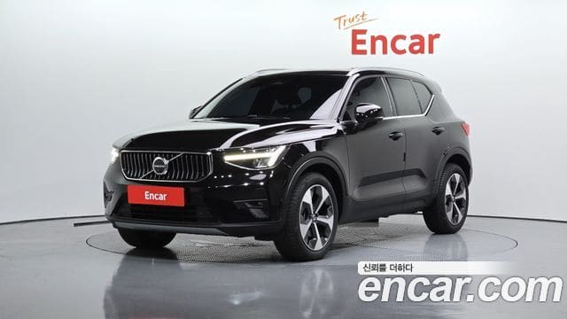 Volvo XC40 — фото 1