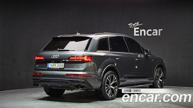Audi Q7 — фото 1