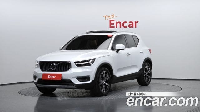 Volvo XC40 — фото 1
