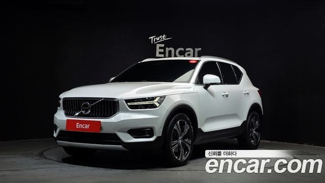 Volvo XC40 — фото 1