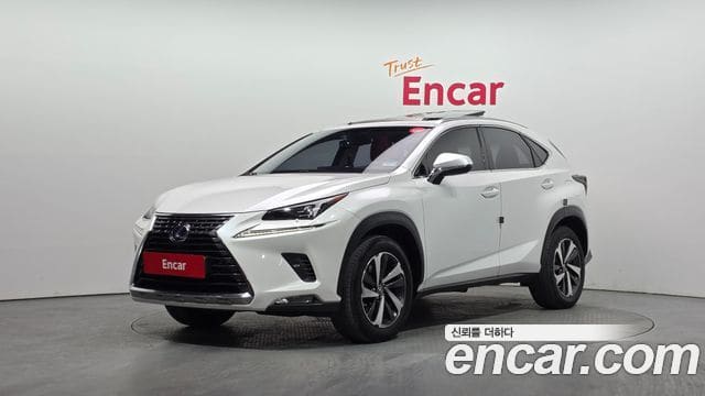 Lexus NX300h — фото 1