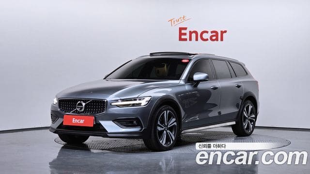 Volvo V60 Cross Country — фото 1